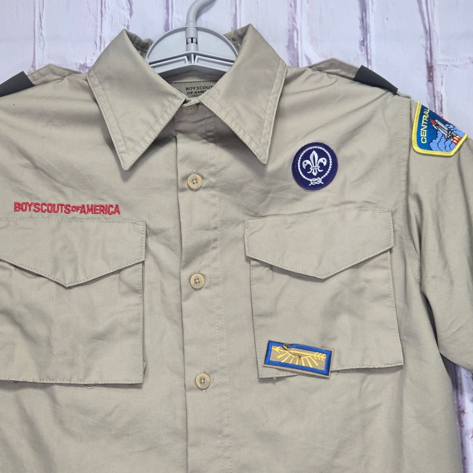 Boy Scouts of America Youth Medium Tan Short Sleeve Uniform Shirt patches BSA