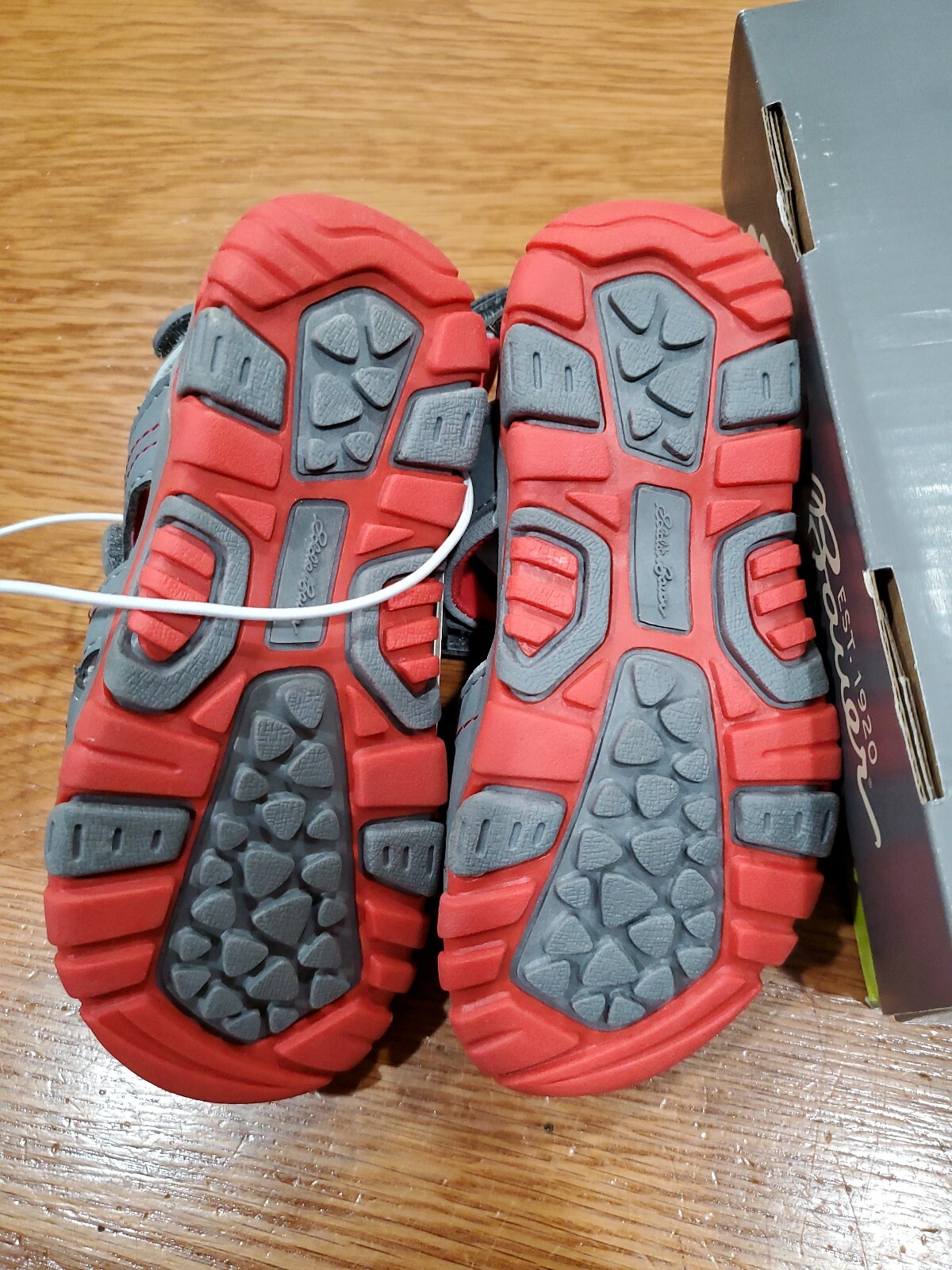 NWT Eddie Bauer Boy’s Sandals -Style Carter- Size 10M – Color Grey/Red