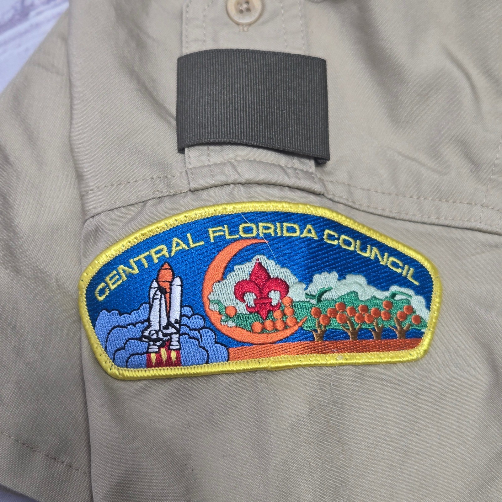 Boy Scouts of America Youth Medium Tan Short Sleeve Uniform Shirt patches BSA