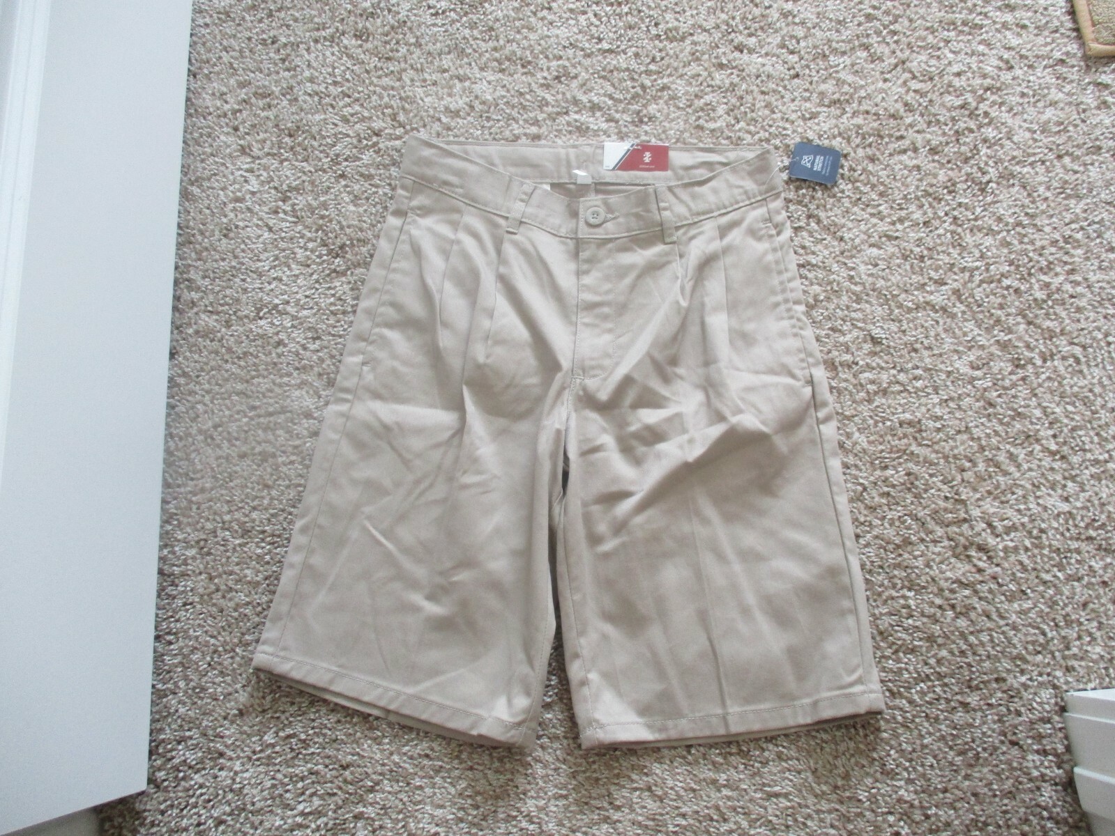 BNWT Izod Big boys formal/school uniform pleated shorts, Size 12, cotton blend