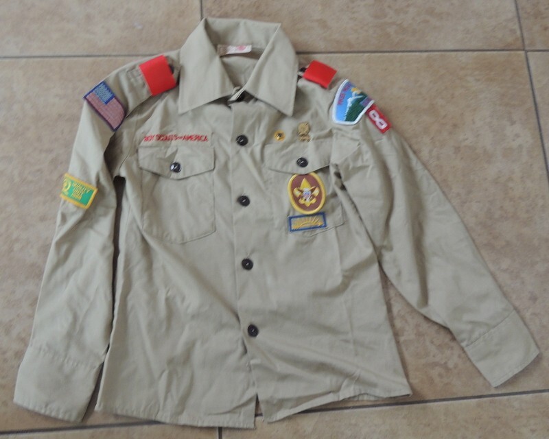 BOY SCOUTS OF AMERICA Shirt Youth 10 BSA OFFICIAL CUB SCOUT Badges Pins Colorado