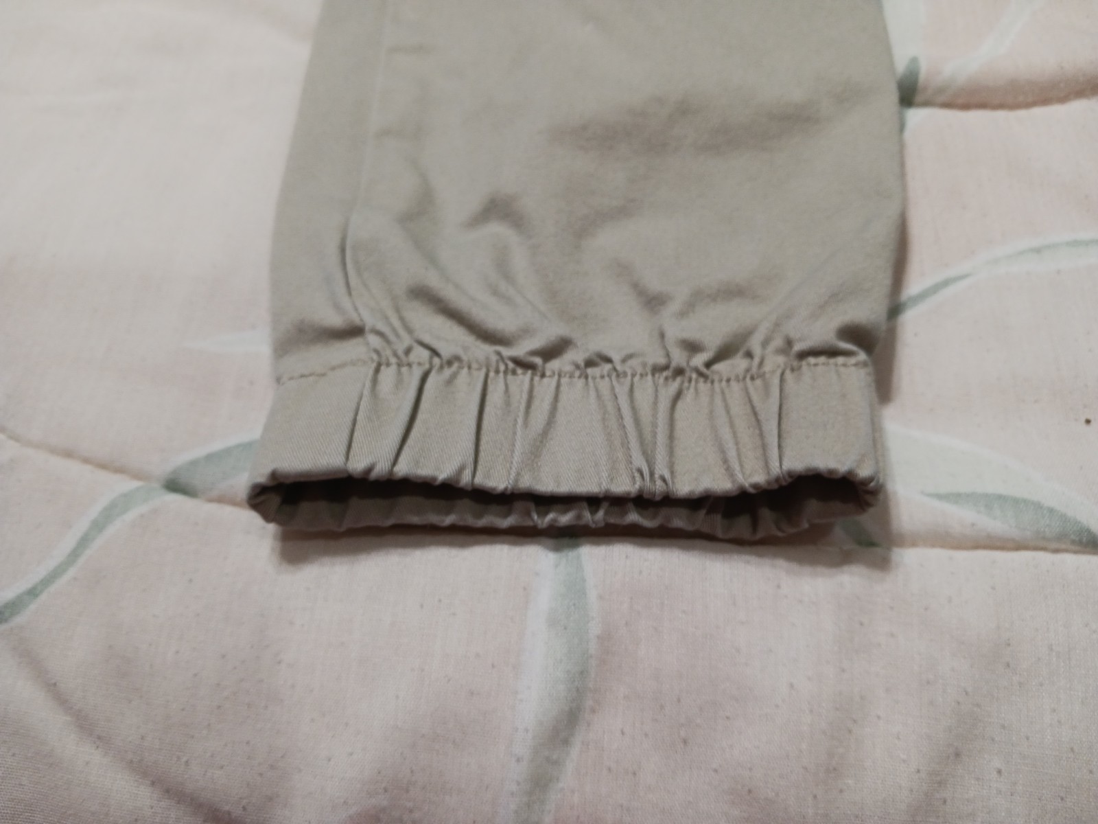 UNDER ARMOUR Boys youth 14 Beige Pants Button/zip Uniform Zip Side Pocket 27″ In