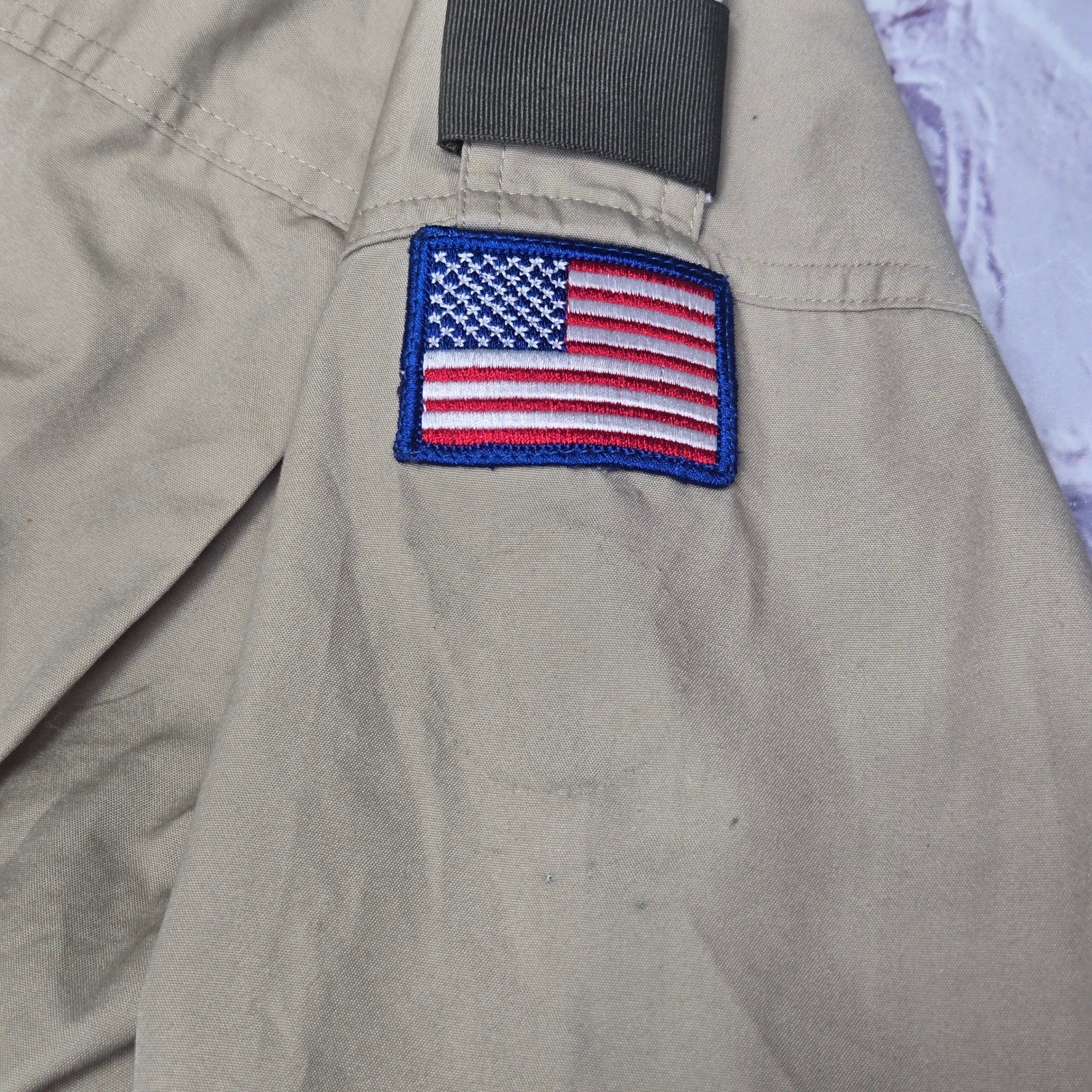 Boy Scouts of America Youth Medium Tan Short Sleeve Uniform Shirt patches BSA