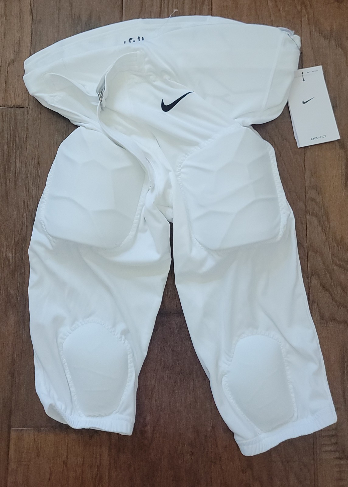 NWT Nike Boys’ Dri-FIT Integrated White Football Pad Pants Size XL Sports