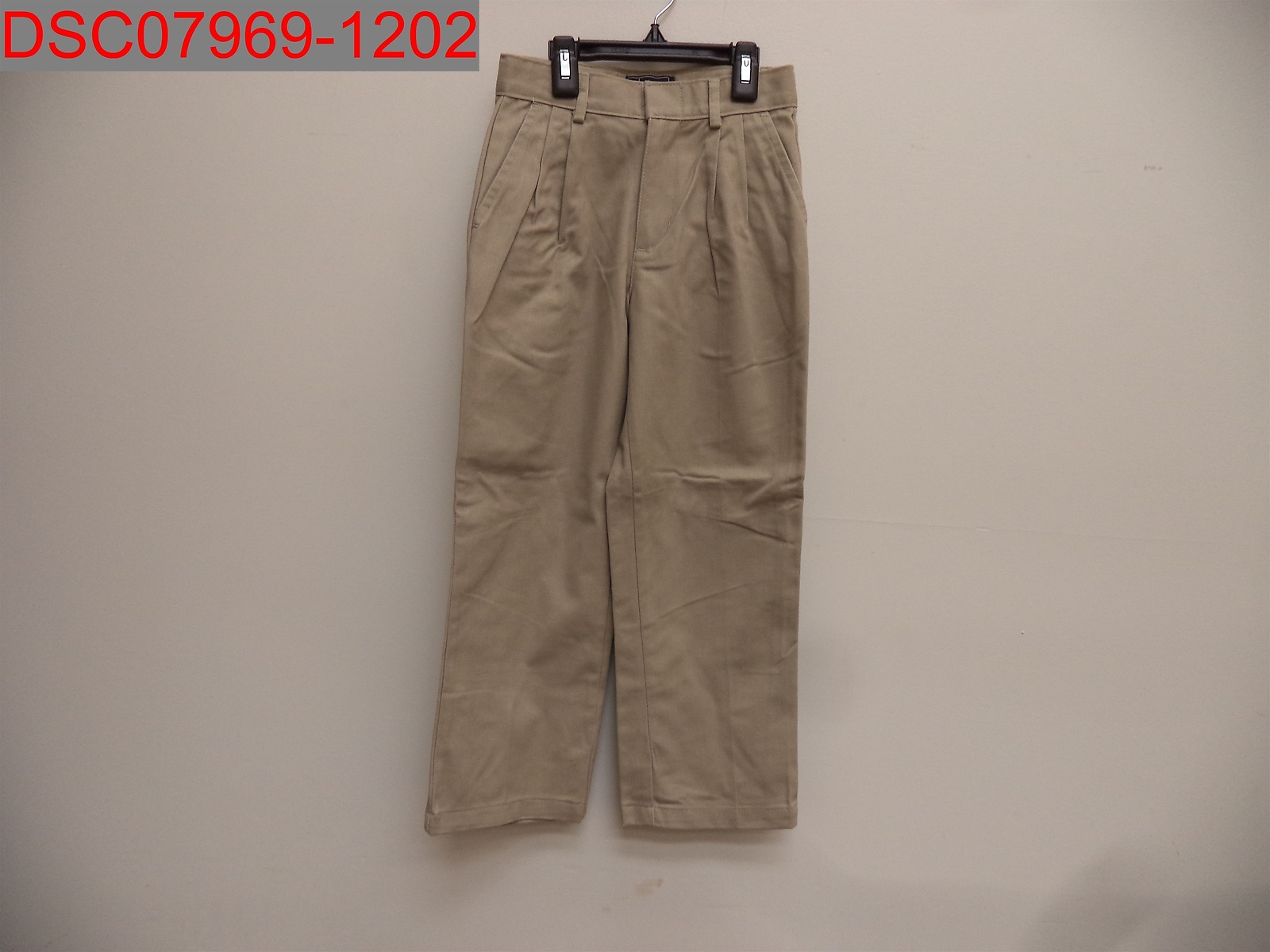 NWOT – Dockers Boys’ Khaki Adjustable Waist Uniform Pants, Size 7 Regular